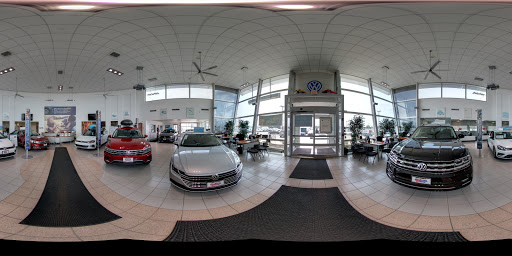 Volkswagen Dealer «Larry Roesch Volkswagen», reviews and photos, 313 W Grand Ave, Bensenville, IL 60106, USA