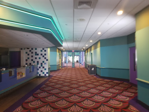 Movie Theater «Showcase Cinemas Seekonk Route 6 », reviews and photos, 100 Commerce Way, Seekonk, MA 02771, USA