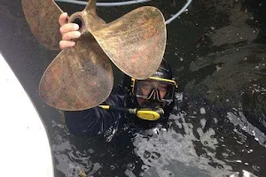 Down Under Dive Service Inc/ Underwater boat-hull cleaning image