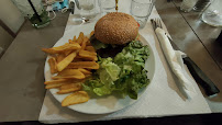 Hamburger du Restaurant français Le Grand Bleu à Saint-Gilles-Croix-de-Vie - n°6
