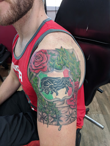 Tattoo Shop «Vanity Tattoo», reviews and photos, 28 S Western Ave, Carpentersville, IL 60110, USA