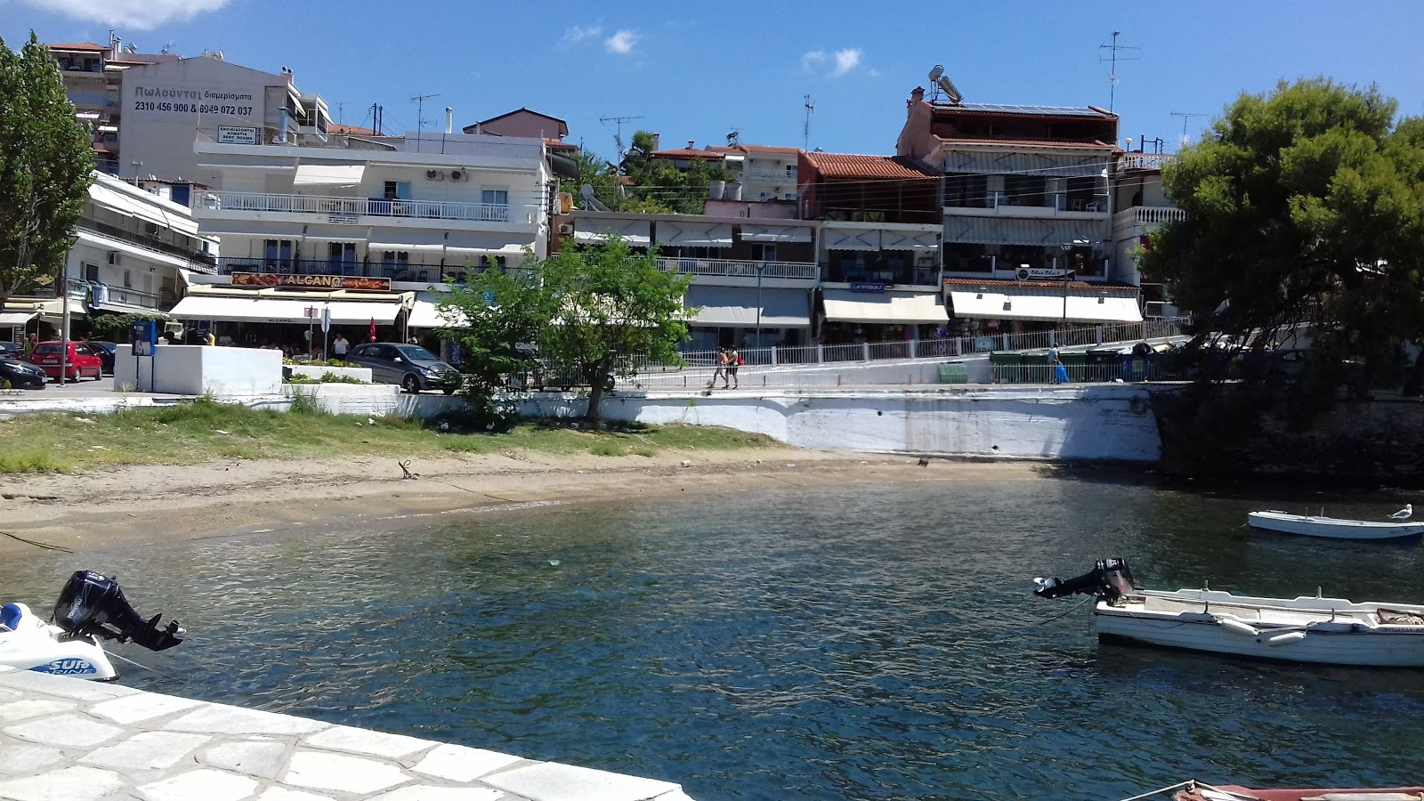 Foto de Santala beach con algo limpia nivel de limpieza