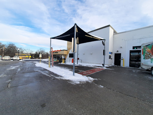 Truck Rental Agency «U-Haul Moving & Storage of Aurora», reviews and photos, 1282 N Lake St, Aurora, IL 60506, USA