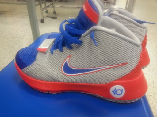 Clothing Store «Ross Dress for Less», reviews and photos, 921 E Commercial Blvd, Oakland Park, FL 33334, USA