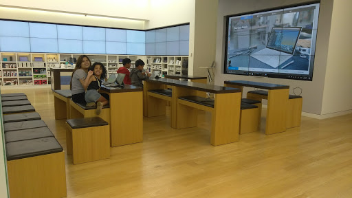 Computer Store «Microsoft Store - NorthPark Center», reviews and photos, 8687 N Central Expy #1612, Dallas, TX 75225, USA