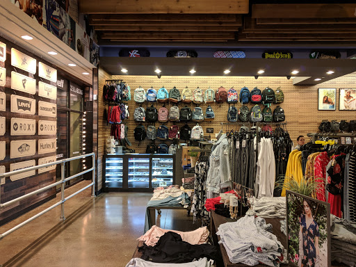 Clothing Store «Tillys», reviews and photos, 6581 N Riverside Dr, Fresno, CA 93722, USA