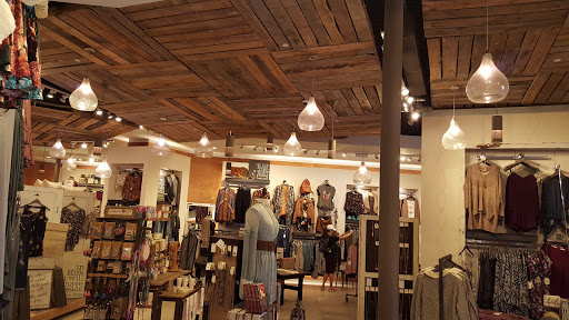 Shopping Mall «Town Center Plaza», reviews and photos, 5000 W 119th St, Leawood, KS 66209, USA