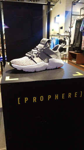 Shoe Store «Adidas Originals», reviews and photos, 8009 Melrose Ave, Los Angeles, CA 90046, USA