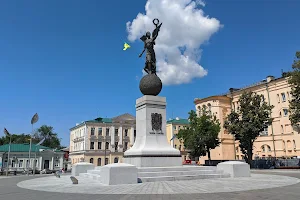 Independence Monument "Ukraine flying" image