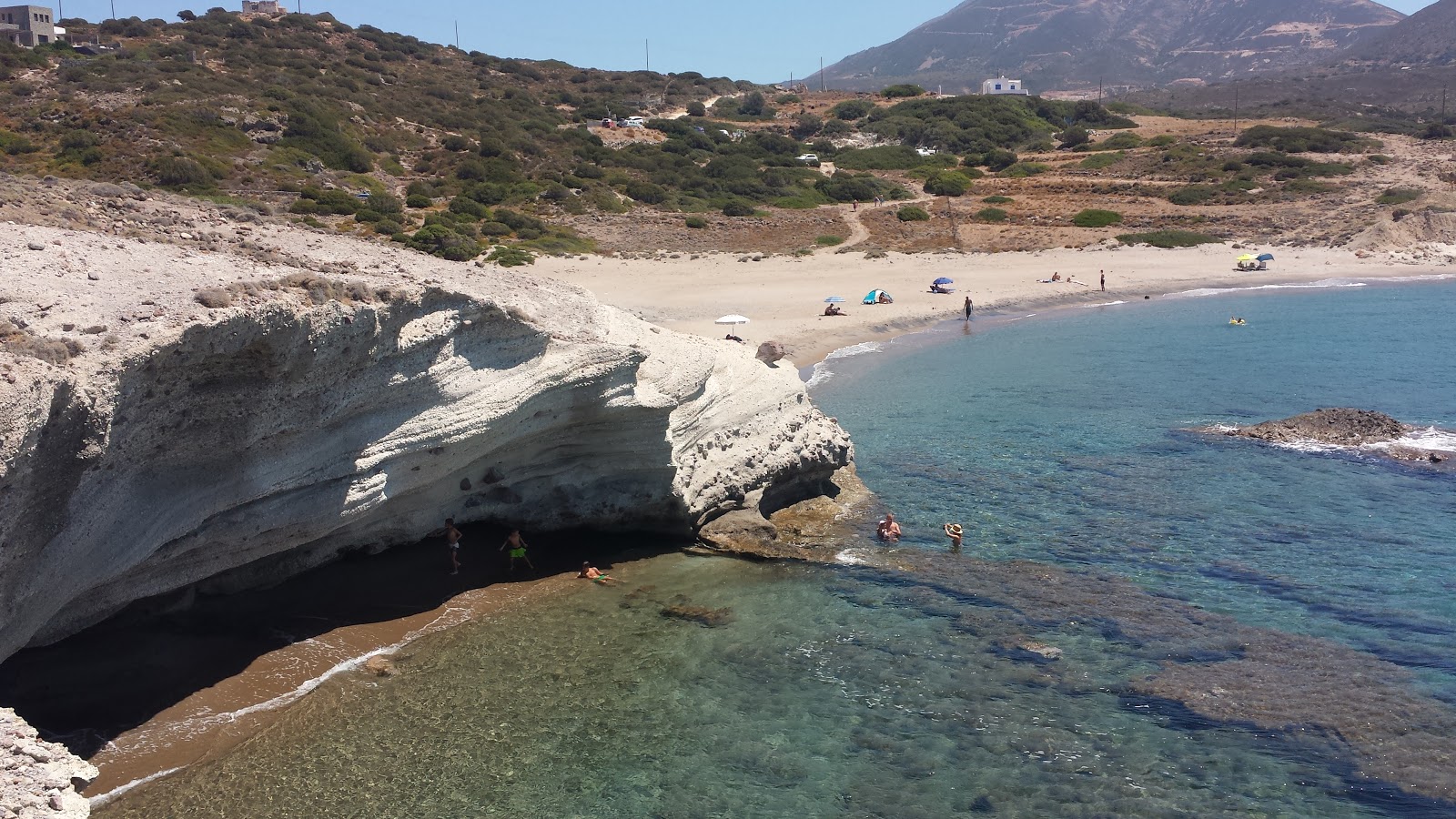 Φωτογραφία του Triades beach II άγρια περιοχή