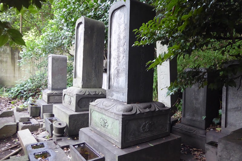 岩村藩大給松平家の墓所