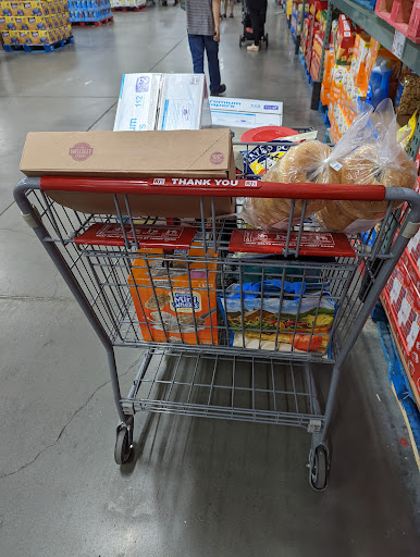 Shopping Mall «Metro Mall-Middle Village», reviews and photos, 6626 Metropolitan Ave, Middle Village, NY 11379, USA