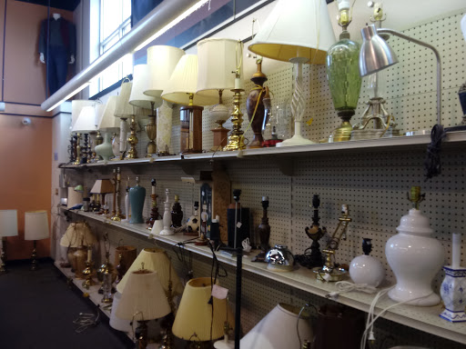 Thrift Store «St. Vincent De Paul Thrift Store», reviews and photos, 13986 Manchester Rd, Ballwin, MO 63011, USA
