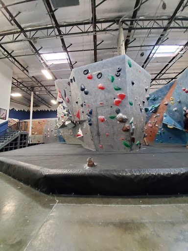 Rock Climbing Gym «Hangar 18 Indoor Climbing Gym - Rancho Cucamonga», reviews and photos, 9004 Hyssop Dr, Rancho Cucamonga, CA 91730, USA