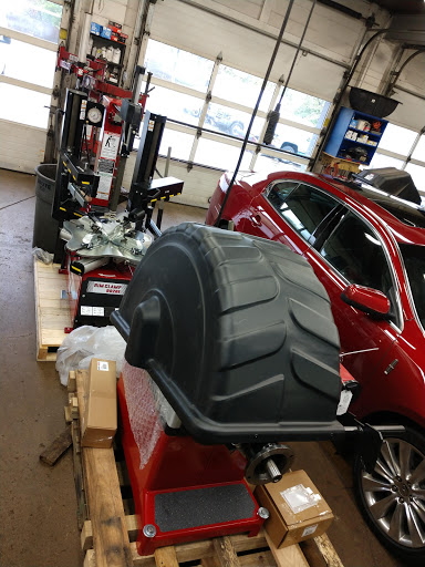 Auto Repair Shop «Elk Grove Marathon», reviews and photos, 1195 Rohlwing Rd, Elk Grove Village, IL 60007, USA