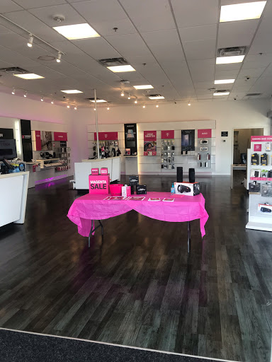 Cell Phone Store «T-Mobile Arlington», reviews and photos, 6401 S Cooper St Suite 145a, Arlington, TX 76001, USA