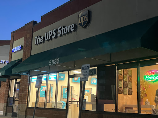 Shipping and Mailing Service «The UPS Store», reviews and photos, 5832 Lincoln Dr, Edina, MN 55436, USA
