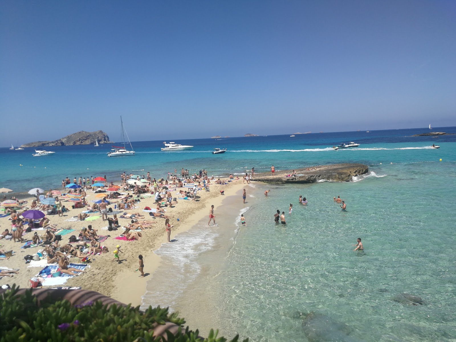 Foto di Playa Cala Conta con più baie spaziose