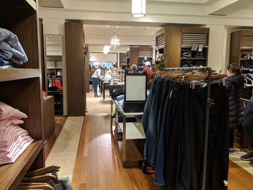 Clothing Store «Banana Republic», reviews and photos, 7101 Democracy Blvd, Bethesda, MD 20817, USA
