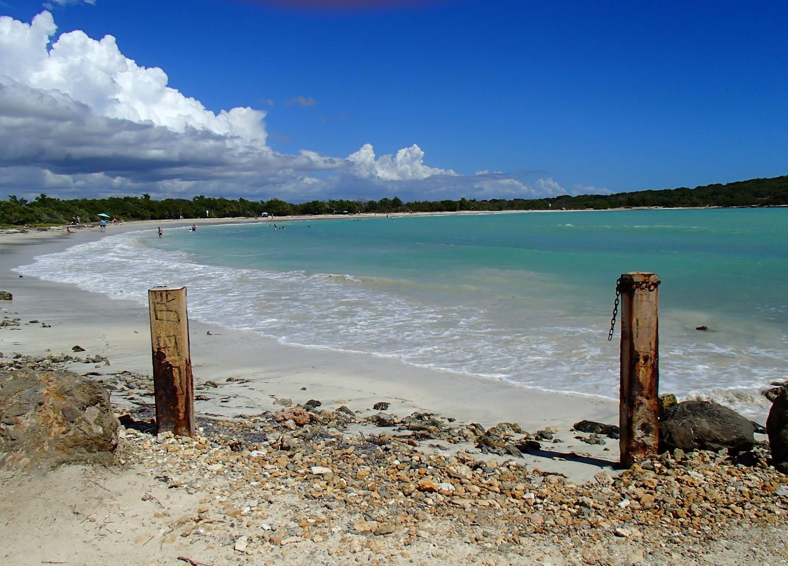 Foto de Playa Sucia con agua cristalina superficie