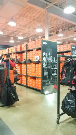 Clothing Store «Nike Factory Store», reviews and photos, 549 South Chillicothe Road #320, Aurora, OH 44202, USA