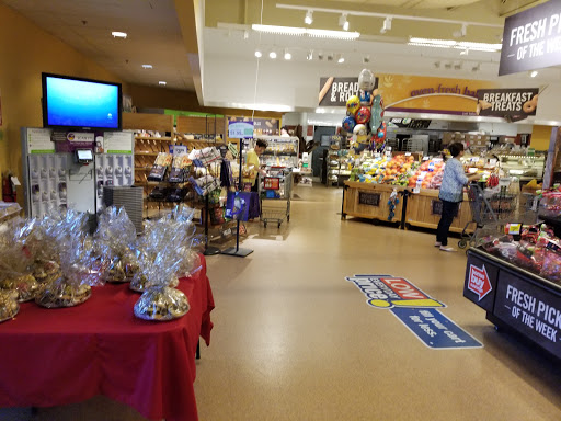 Grocery Store «Super Stop & Shop», reviews and photos, 600 Kinderkamack Rd, Emerson, NJ 07630, USA