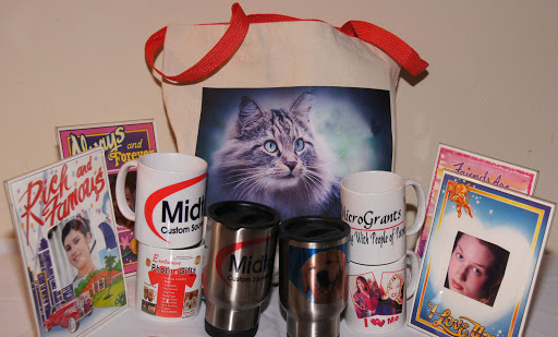 Custom T-shirt Store «Midtown Custom Souvenirs and Gifts», reviews and photos, 920 E Lake St #148n, Minneapolis, MN 55407, USA