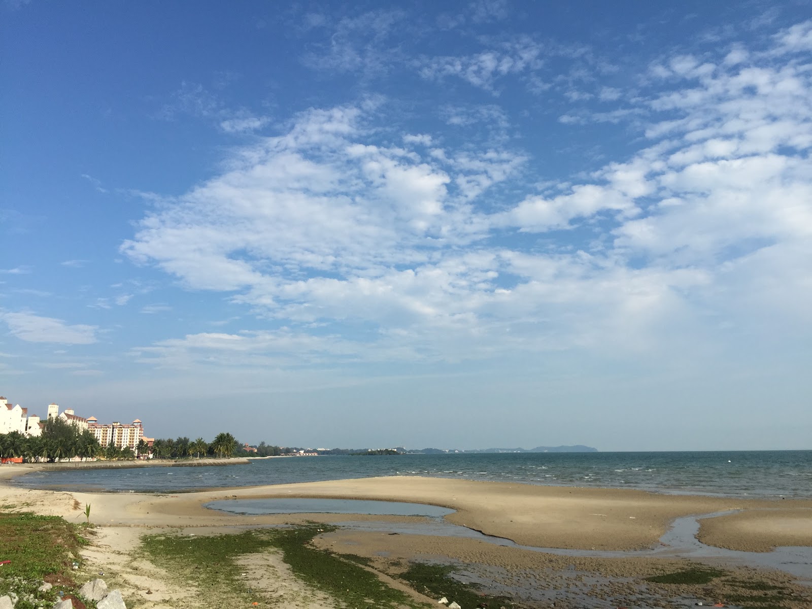 Sunshine bay resort beach的照片 带有碧绿色水表面