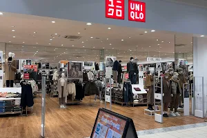 Uniqlo Aeon Mall Hinode image