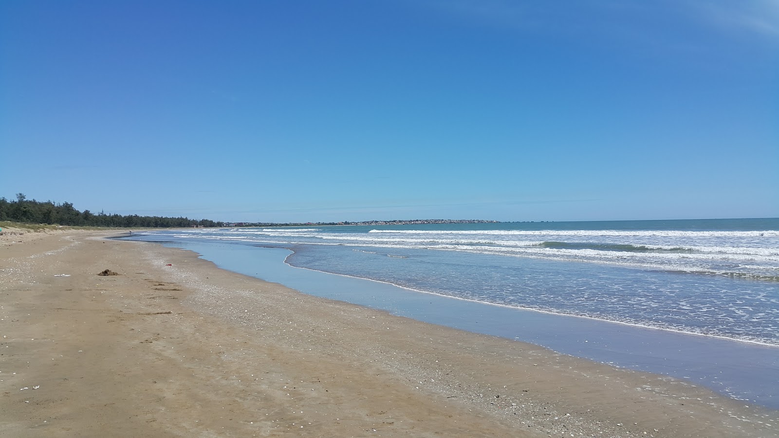 Foto von Bien Xanh Quan Beach mit beiger sand Oberfläche