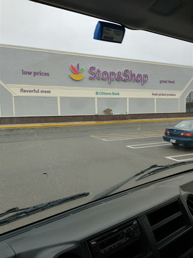 Grocery Store «Stop & Shop», reviews and photos, 1360 W Main Rd, Middletown, RI 02842, USA