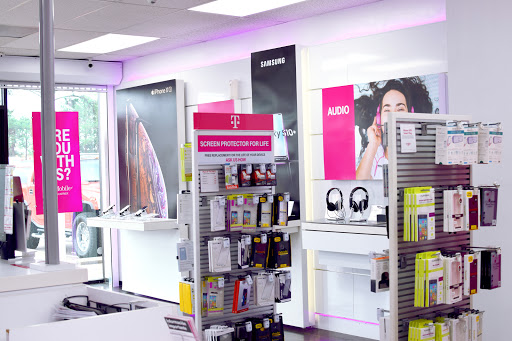 Cell Phone Store «T-Mobile», reviews and photos, 8303 Hwy 6 N, Houston, TX 77095, USA