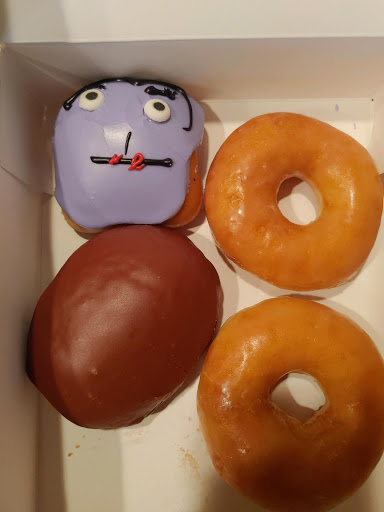 Bakery «Krispy Kreme Doughnuts», reviews and photos, 2900 S 108th St, Milwaukee, WI 53227, USA