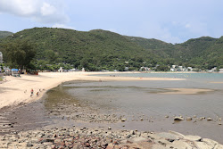 Foto von Silvermine Bay Beach von Klippen umgeben