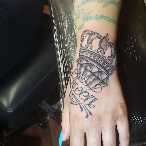 Tattoo Shop «Hollyweird Tattoos», reviews and photos, 569 GA-138, Jonesboro, GA 30236, USA