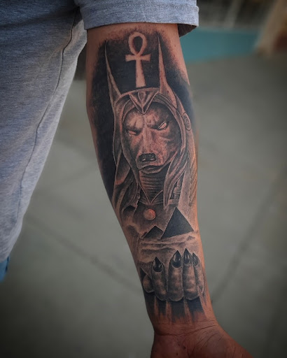 Explore star tattoo ideas, creative tattoo ideas in Corcoran, available at La Raza Tattoo 2