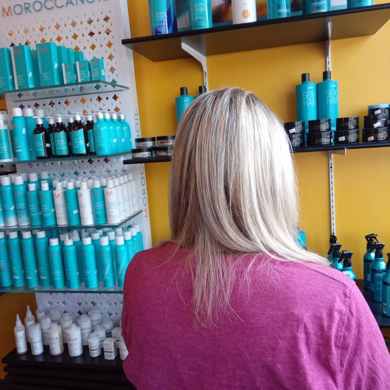 BLONDE'S HAIR STUDIO -We're hair color specialist-