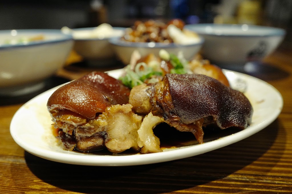 歐買尬豬霸王豬腳飯專賣店 錦州店 的照片