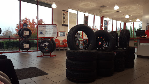 Tire Shop «Discount Tire Store - Federal Way, WA», reviews and photos, 34428 16th Ave S, Federal Way, WA 98003, USA