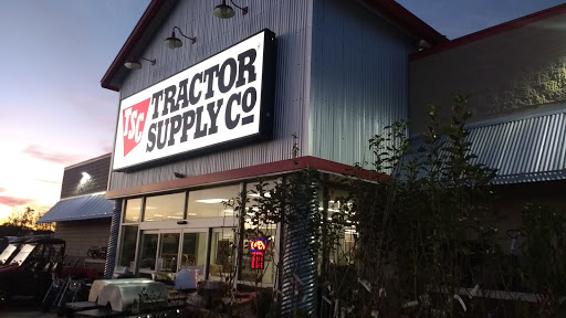 Home Improvement Store «Tractor Supply Co.», reviews and photos, 448 Old Brunerstown Rd, Shelbyville, KY 40065, USA