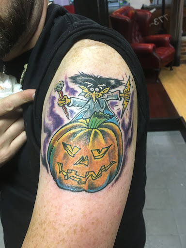 Tattoo Shop «Bee Tattoo Inc», reviews and photos, 5149 North Broadway, Chicago, IL 60640, USA