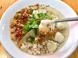 ก๋วยเตี๋ยวยายนวย