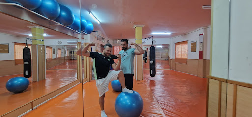 Gimnasio Zayton - C. Oscura, 2, 18800 Baza, Granada, Spain