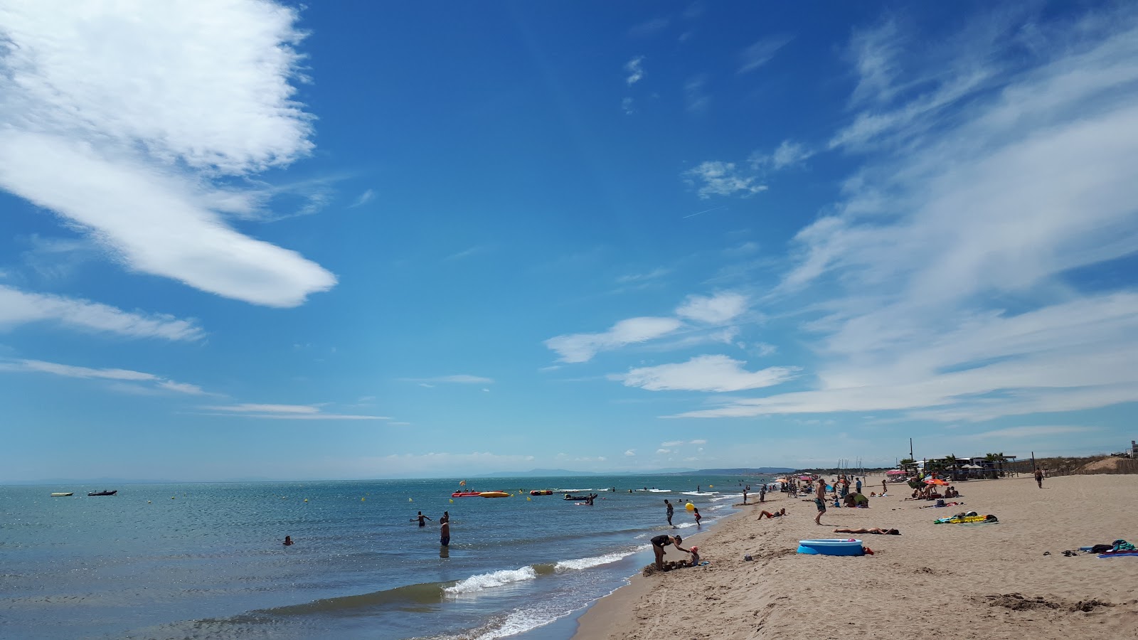 Foto av La Redoute beach och bosättningen