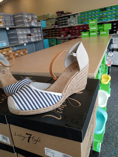 Shoe Store «Shoe Carnival», reviews and photos, 6524 Garth Rd, Baytown, TX 77521, USA