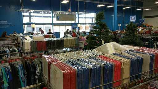 Thrift Store «Pebble Creek Goodwill Retail Store & Donation Center», reviews and photos, 15433 W McDowell Rd, Goodyear, AZ 85395, USA