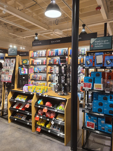 Book Store «Amazon Books», reviews and photos, 3441 N Southport Ave, Chicago, IL 60657, USA