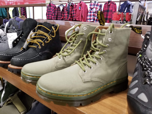 Outdoor Sports Store «Sierra Trading Post», reviews and photos, 95 Danada Square East, Wheaton, IL 60189, USA