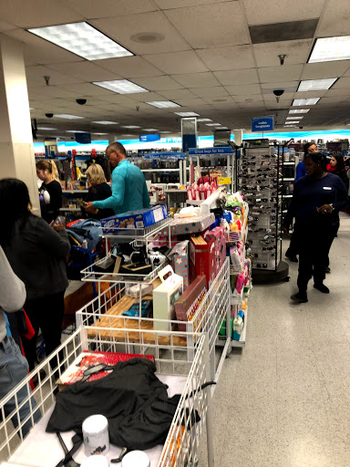 Clothing Store «Ross Dress for Less», reviews and photos, 100 S Biscayne Blvd, Miami, FL 33131, USA