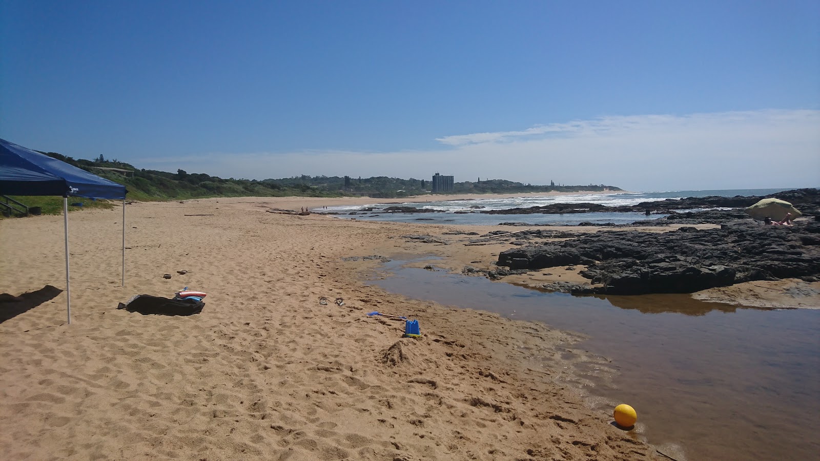 Foto de Umtentweni beach com reto e longo